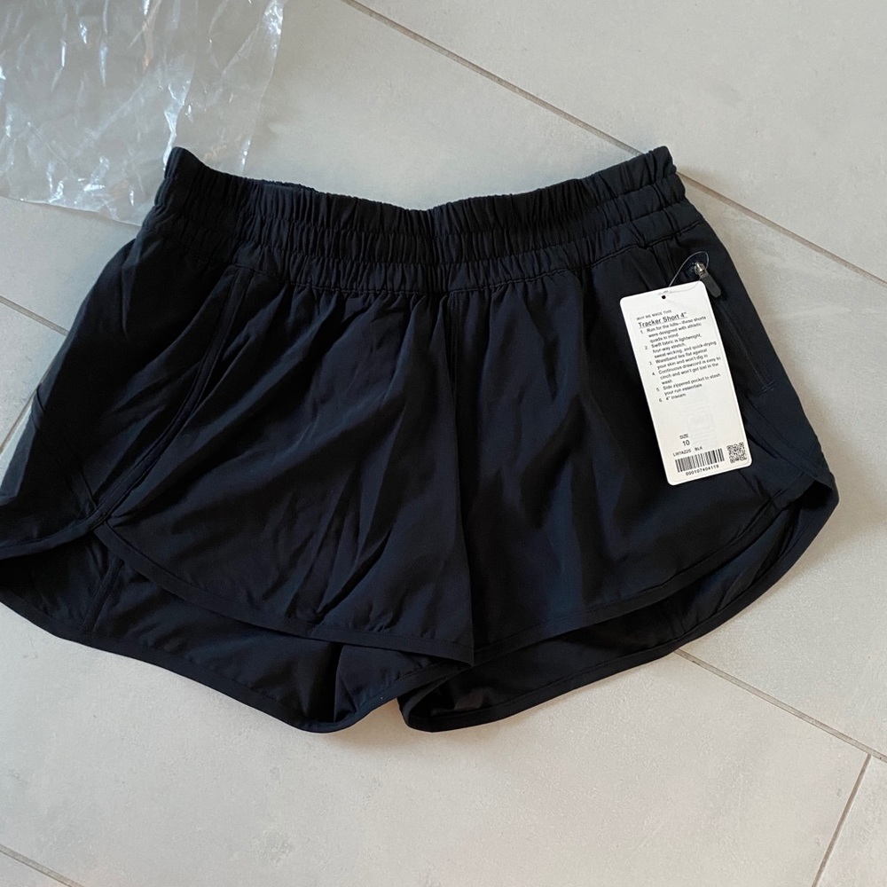 SOLD! Lululemon tracker short 4”